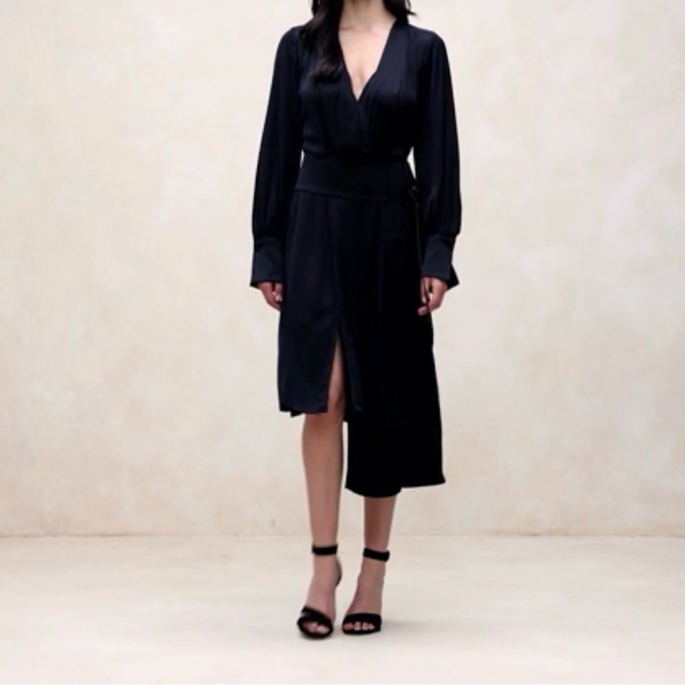 NEW. With tag LYDIA ASYMMETRICAL SHIRTDRESS from Banana Republic.